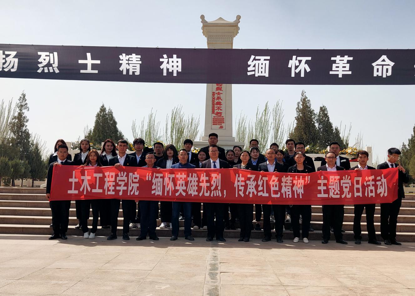 必赢bwin网址大全全体师生代表合影